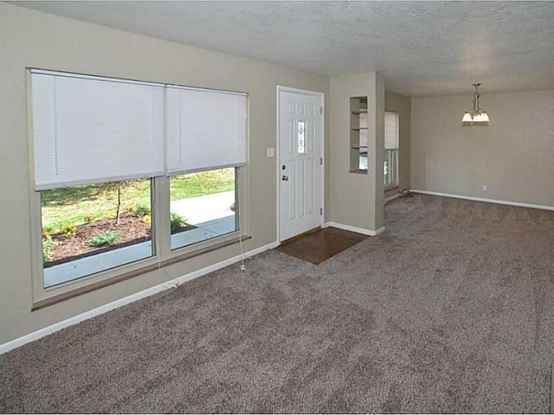 329 Center New Texas Road Plum, PA 15239 - Photo 10 of 24 Living Room.