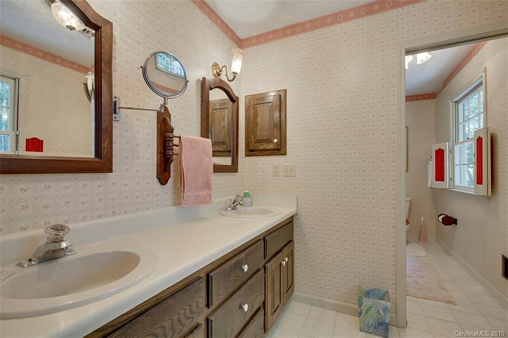 366 Tiptop Road, Unit 11 Brevard, NC 28712 - Photo 11 of 20 Gallery Image 11