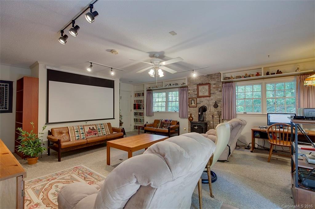 366 Tiptop Road, Unit 11 Brevard, NC 28712 - Photo 4 of 20 Gallery Image 4