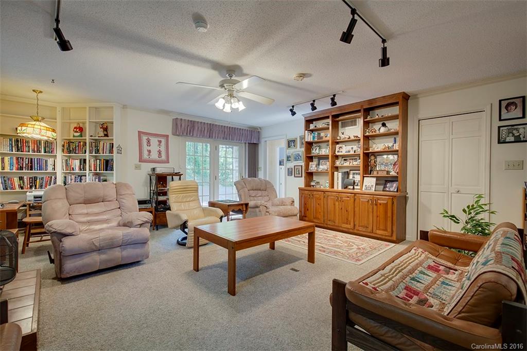 366 Tiptop Road, Unit 11 Brevard, NC 28712 - Photo 5 of 20 Gallery Image 5
