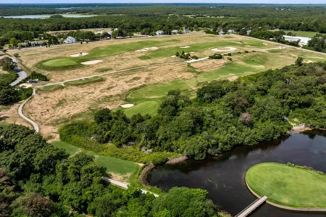 a view of a big room with a yard