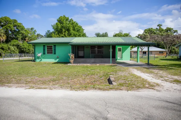 $275,000 | 1120 Southwest 8th Court, Okeechobee, FL 34974