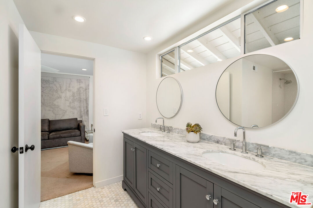 13133 Morrison Street Sherman Oaks, CA 91423 - Photo 16 of 21