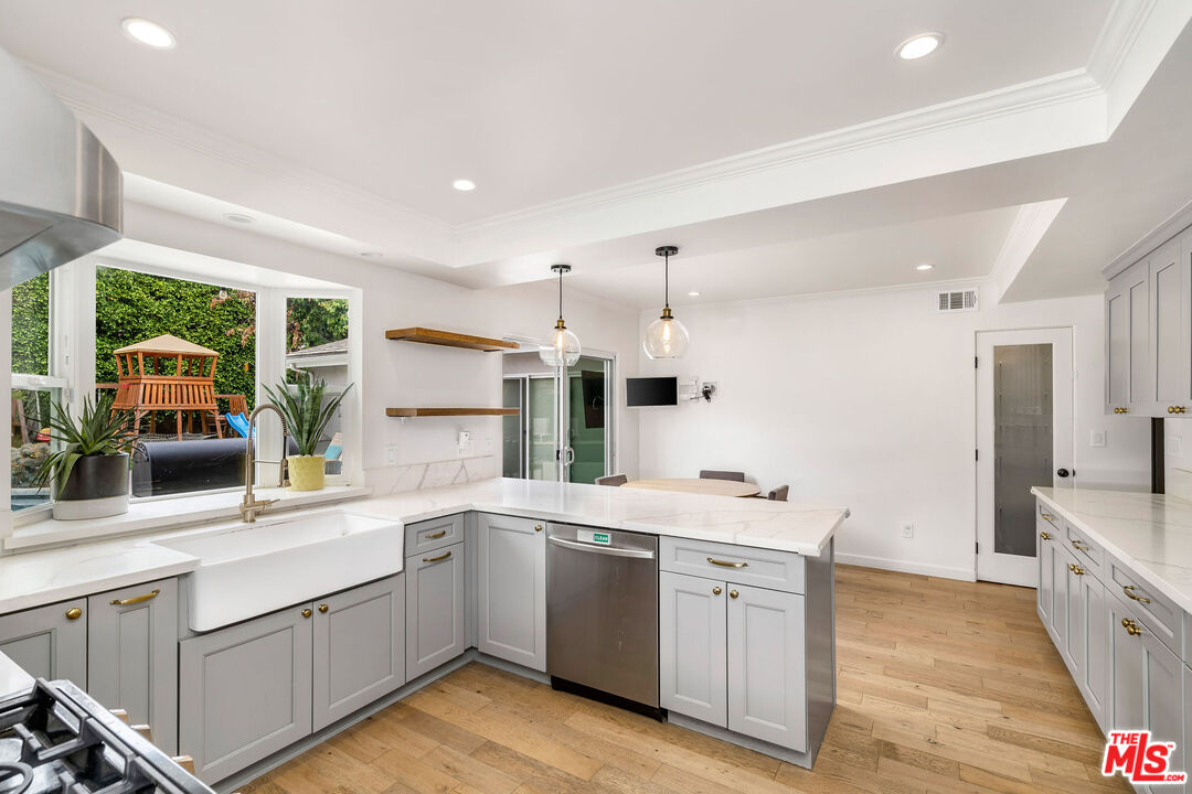 13133 Morrison Street Sherman Oaks, CA 91423 - Photo 7 of 21