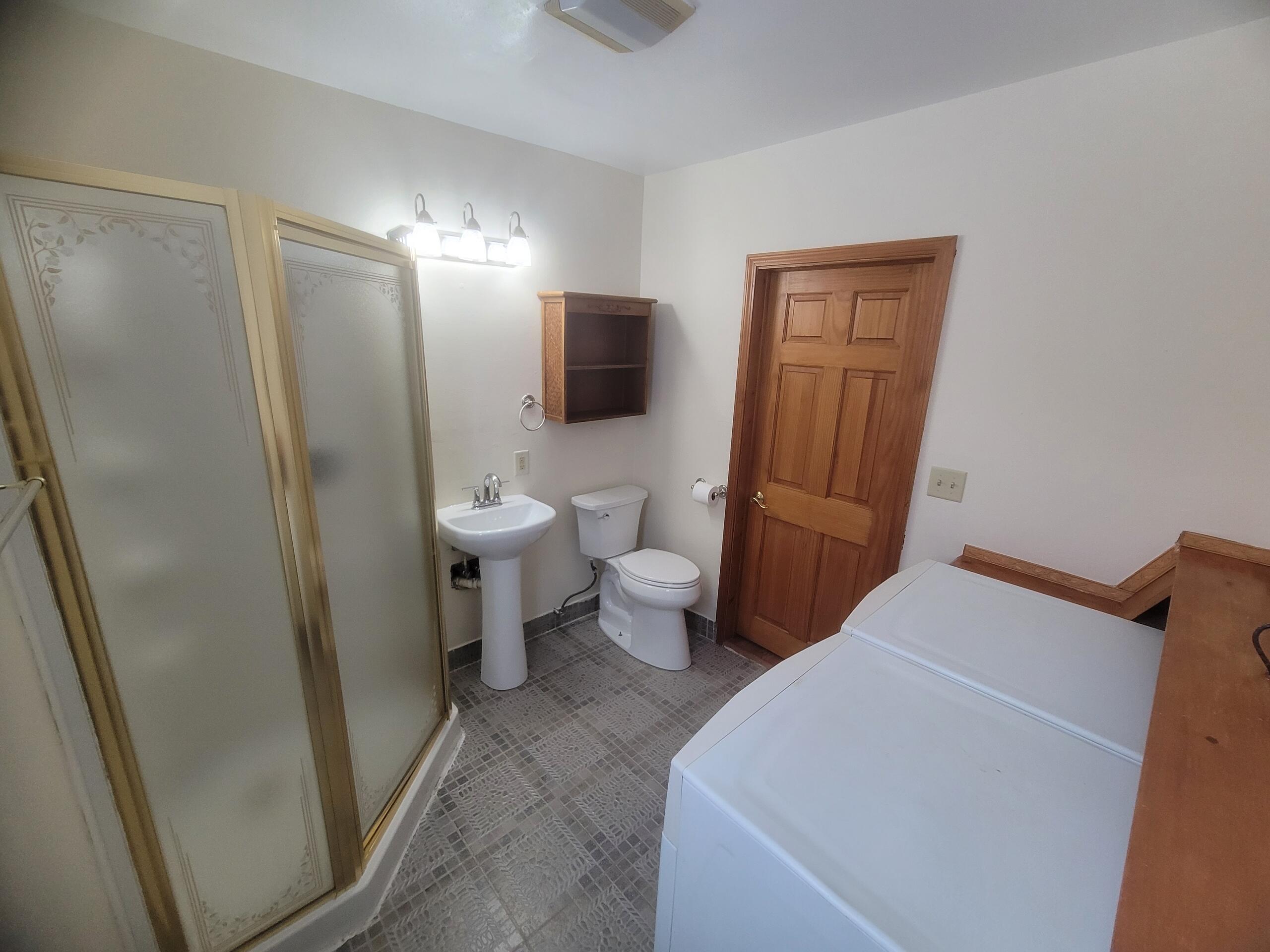 2159 South 11th Street Milwaukee, WI 53215 - Photo 12 of 13 Bathroom