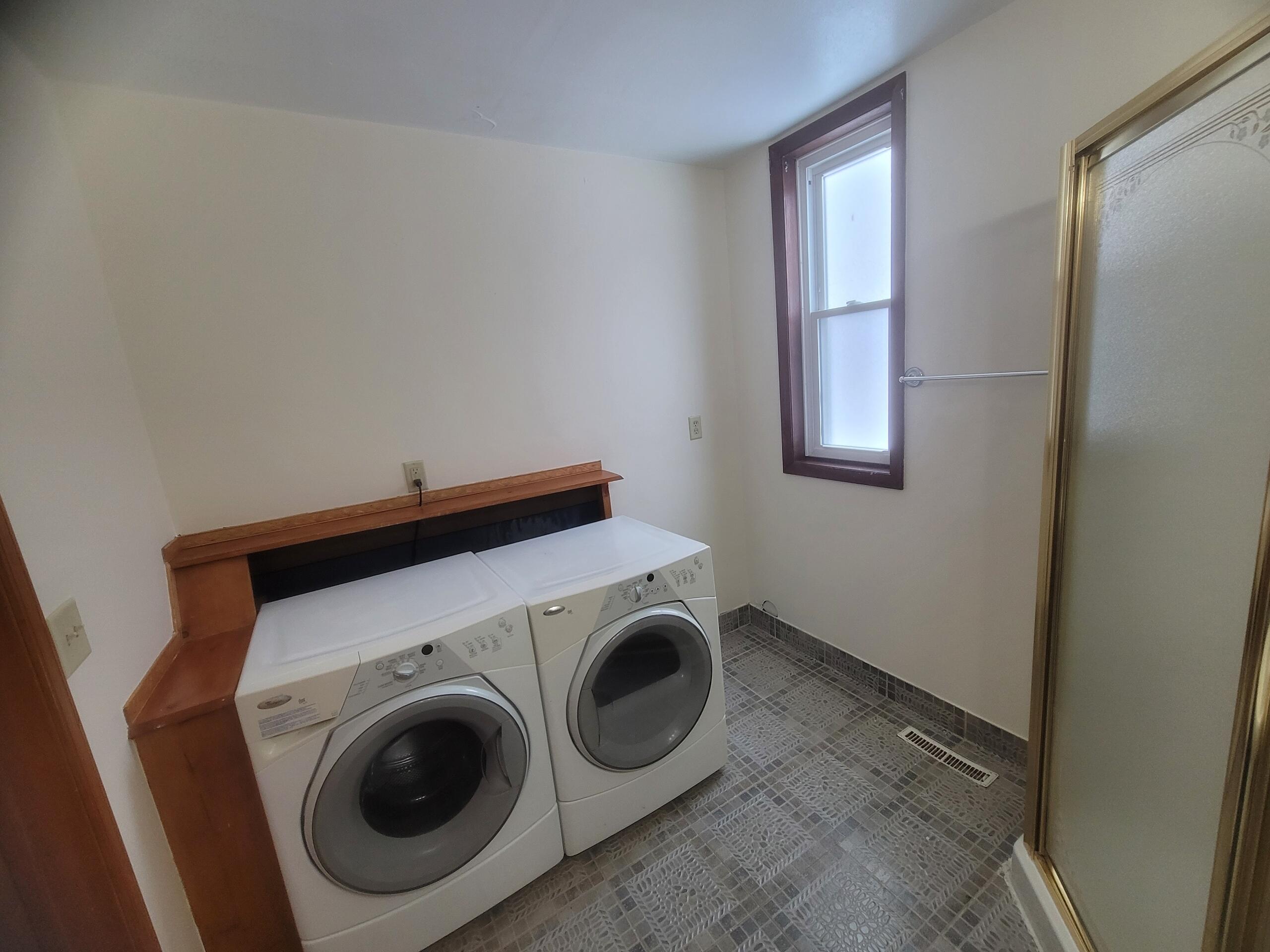 2159 South 11th Street Milwaukee, WI 53215 - Photo 13 of 13 Bathroom/laundry room