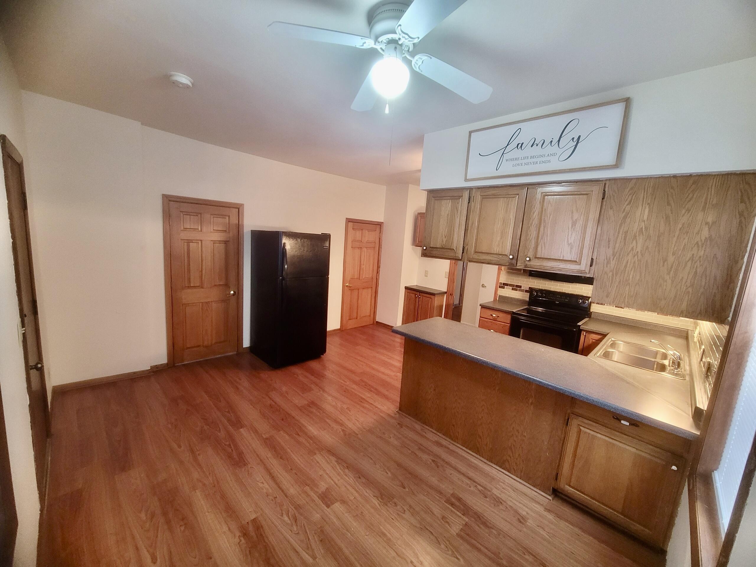 2159 South 11th Street Milwaukee, WI 53215 - Photo 3 of 13 Kitchen/dining area