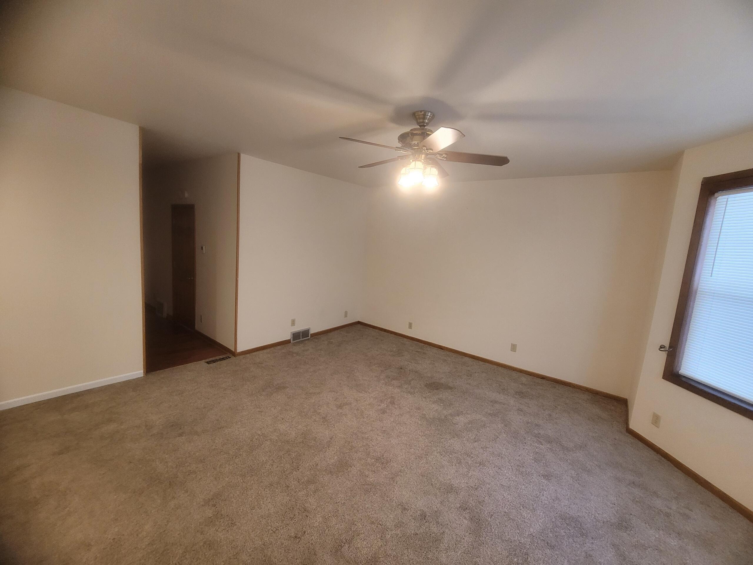 2159 South 11th Street Milwaukee, WI 53215 - Photo 5 of 13 Living room
