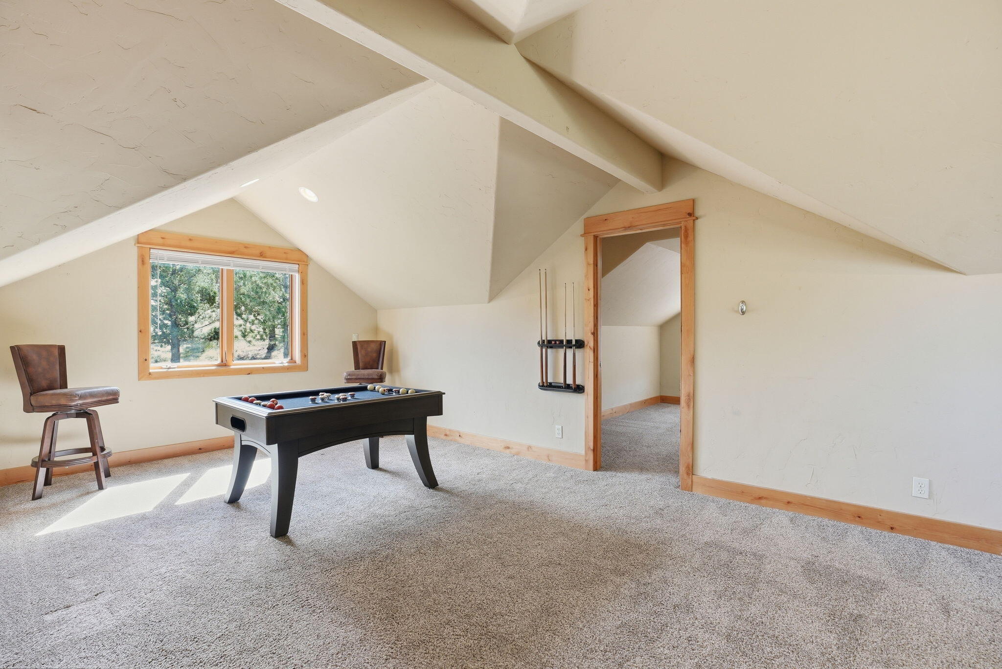 631 Sundance Ridge Court Redmond, OR 97756 - Photo 48 of 61 a room with furniture and a window