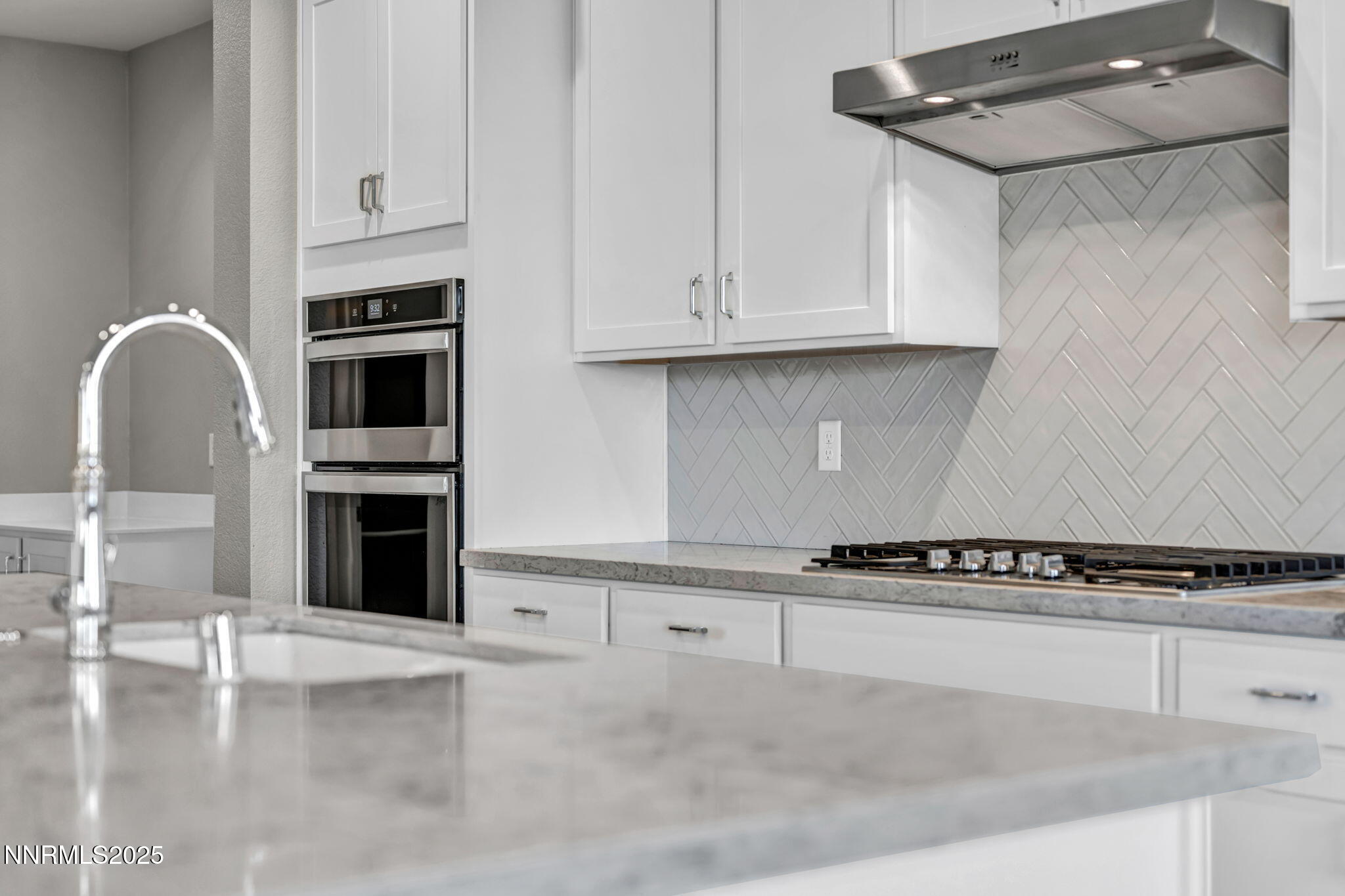 9267 Blue Basin Trail Reno, NV 89521 - Photo 5 of 68 a kitchen with granite countertop a stove a sink and a microwave
