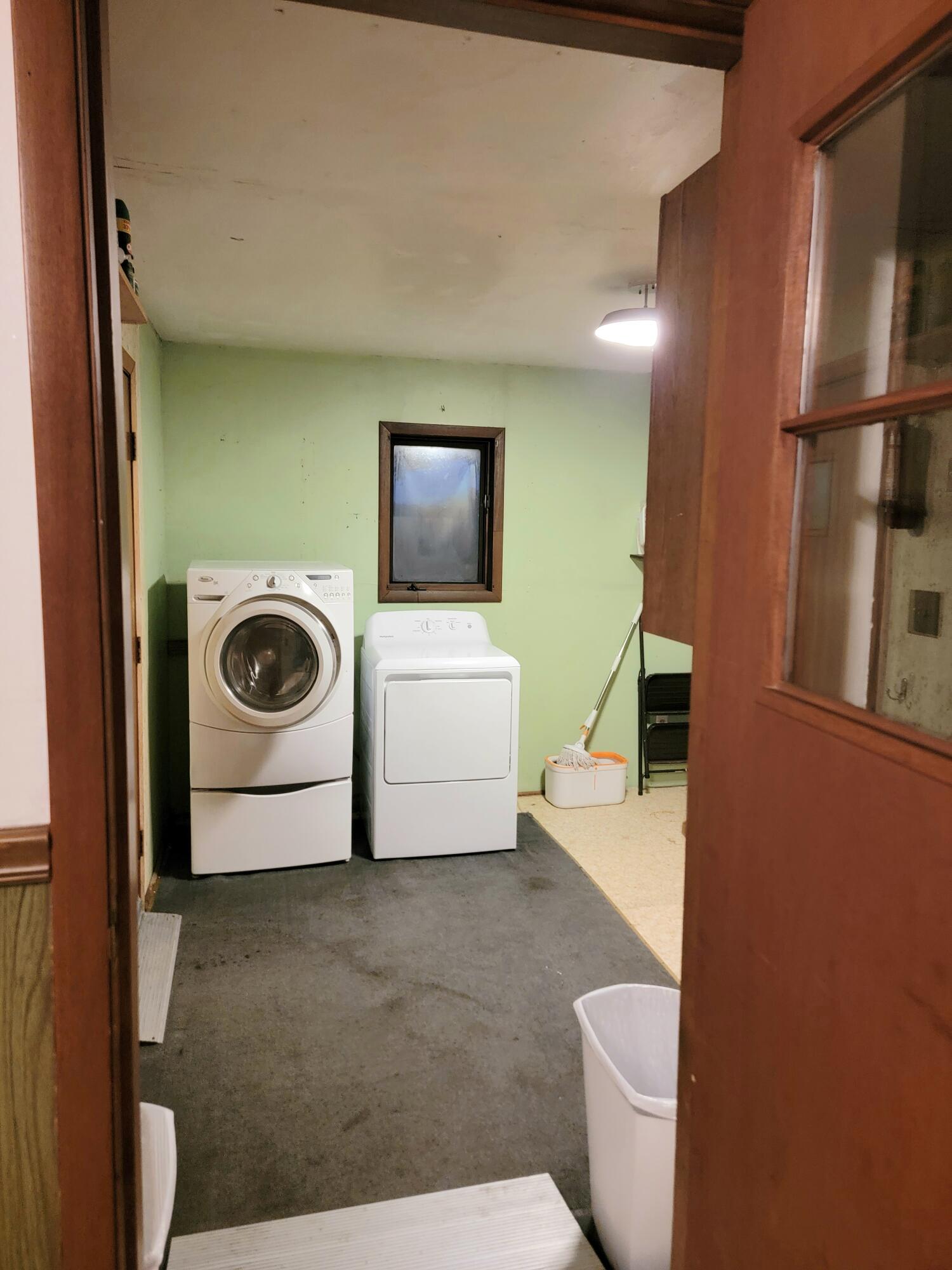 W8081 Parnell Road Mitchell, WI 53011 - Photo 27 of 43 into laundry/mudroom