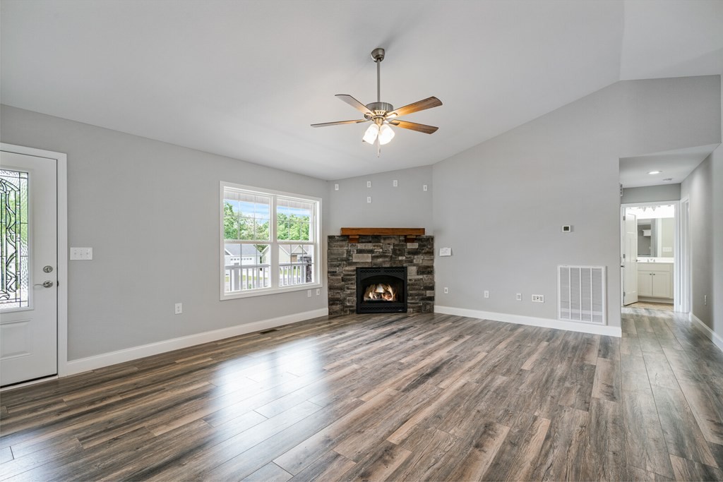 228 Deerfield Road Crossville, TN 38555 - Photo 7 of 24 Gallery Image 7