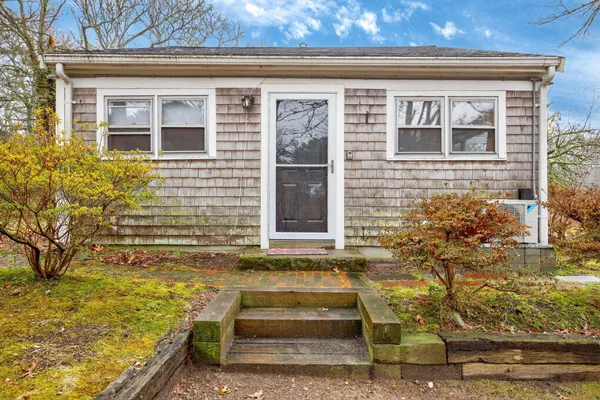 $2,075,000 | 17 Cranberry Lane, Falmouth, MA 02536