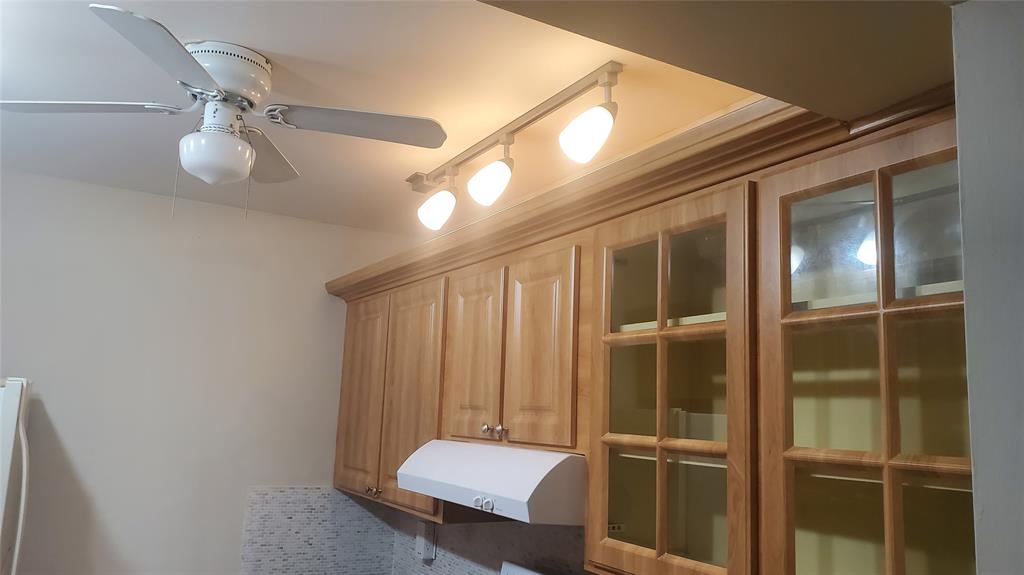 3910 Crystal Lake Drive, Unit 403 Deerfield Beach, FL 33064 - Photo 18 of 27 a hallway with sliding door and front door