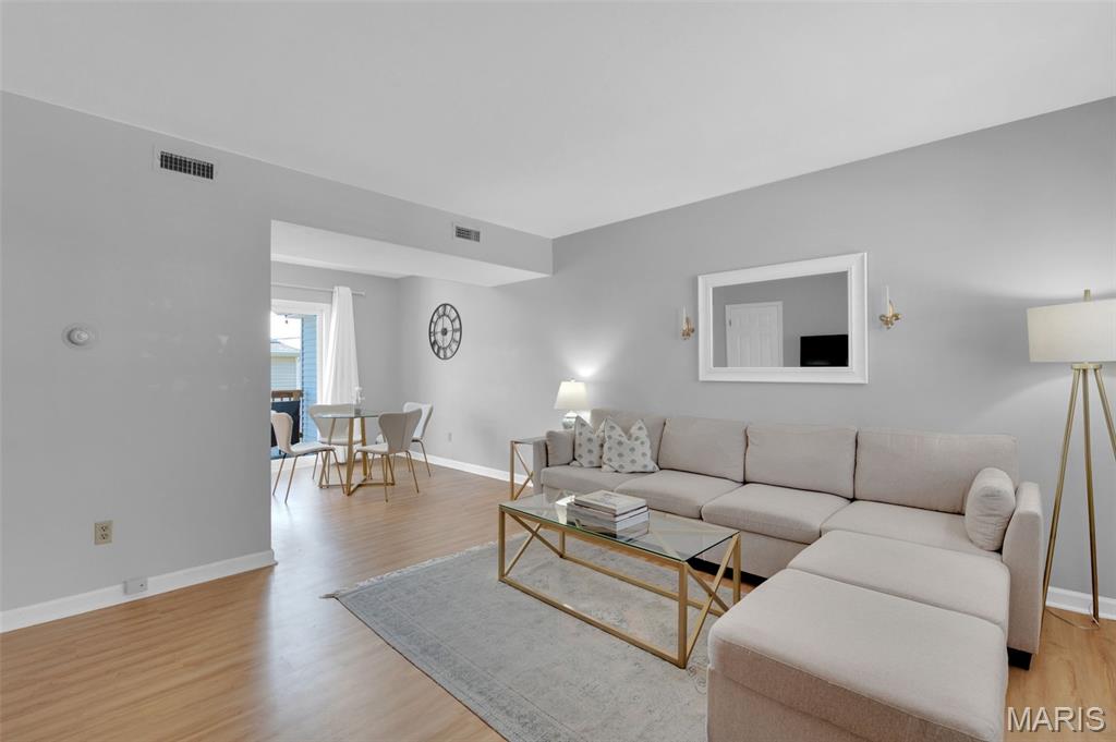 1438 Bluebird Terrace St. Louis, MO 63144 - Photo 2 of 20