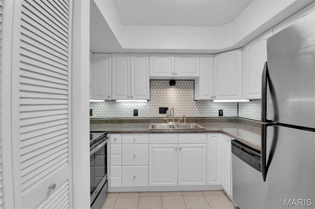 1438 Bluebird Terrace St. Louis, MO 63144 - Photo 7 of 20