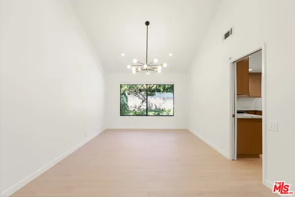 $13,000 | 4933 Collett Avenue, Encino, CA 91436