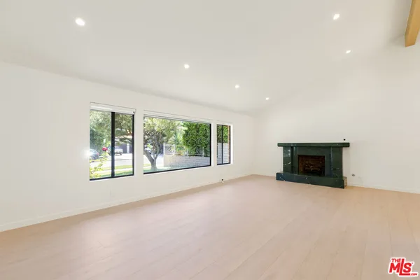 $13,000 | 4933 Collett Avenue, Encino, CA 91436