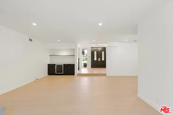 $13,000 | 4933 Collett Avenue, Encino, CA 91436