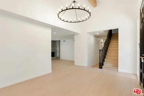 $13,000 | 4933 Collett Avenue, Encino, CA 91436