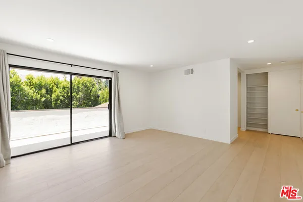 $13,000 | 4933 Collett Avenue, Encino, CA 91436