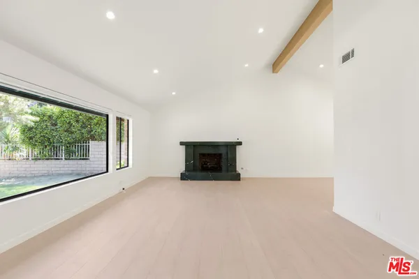 $13,000 | 4933 Collett Avenue, Encino, CA 91436