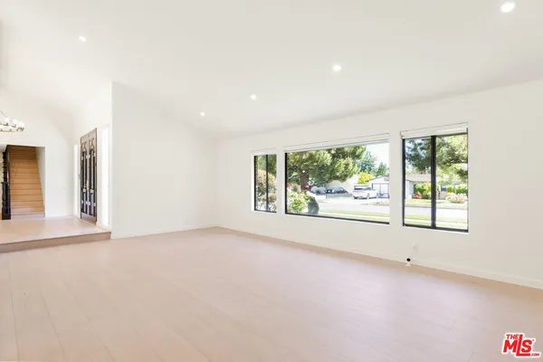 $13,000 | 4933 Collett Avenue, Encino, CA 91436