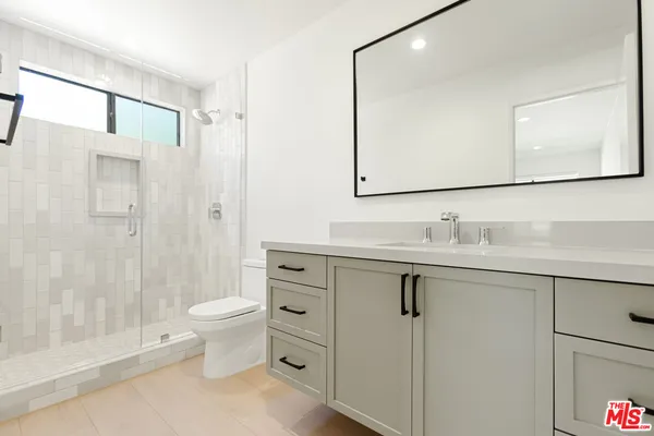 $13,000 | 4933 Collett Avenue, Encino, CA 91436