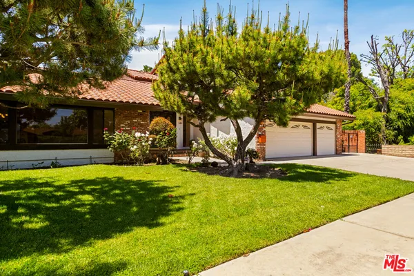 $13,000 | 4933 Collett Avenue, Encino, CA 91436