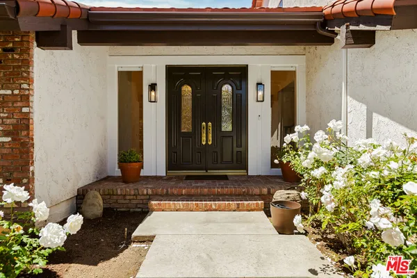 $13,000 | 4933 Collett Avenue, Encino, CA 91436