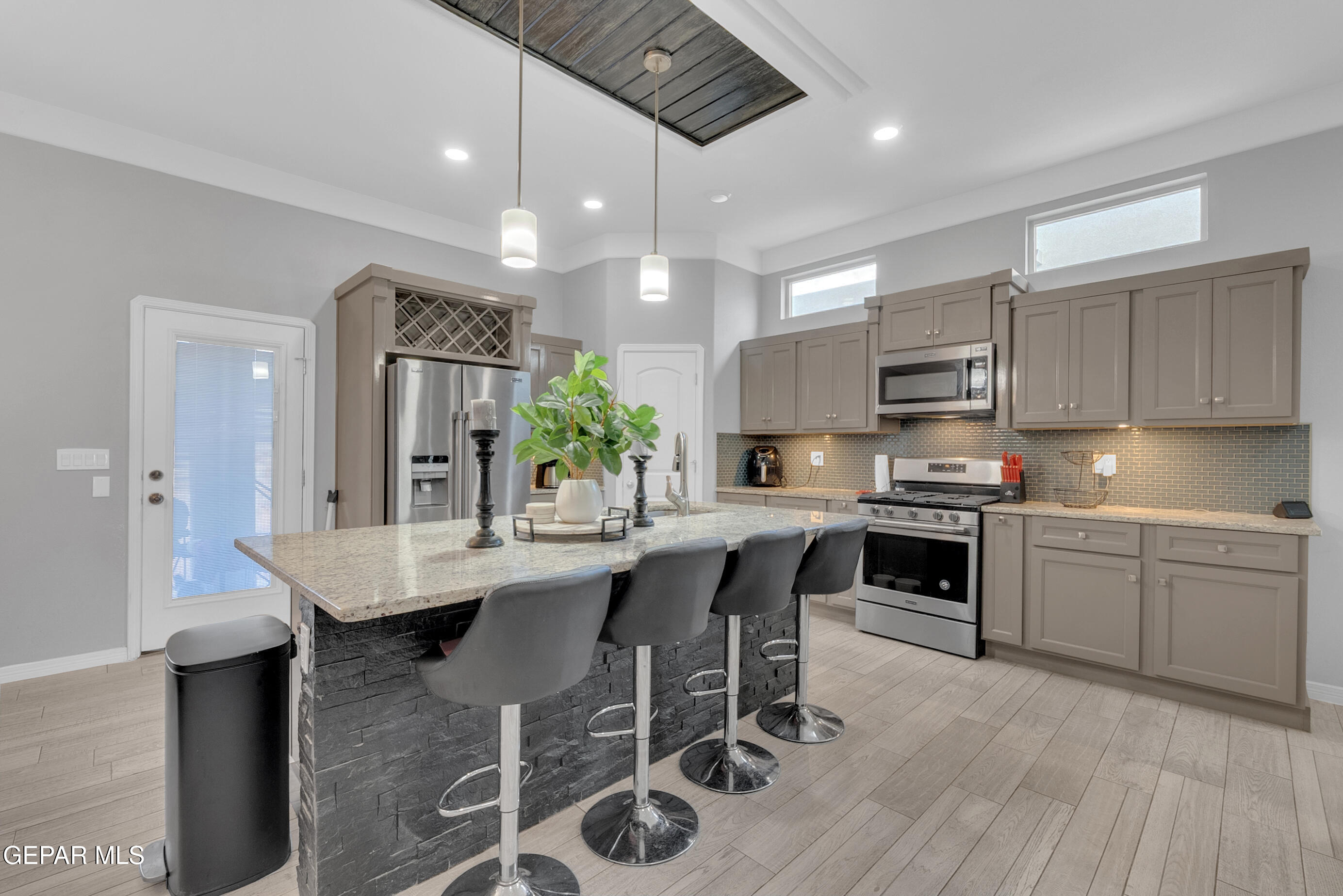 13613 Garforth Avenue El Paso, TX 79928 - Photo 14 of 53 5 (3)