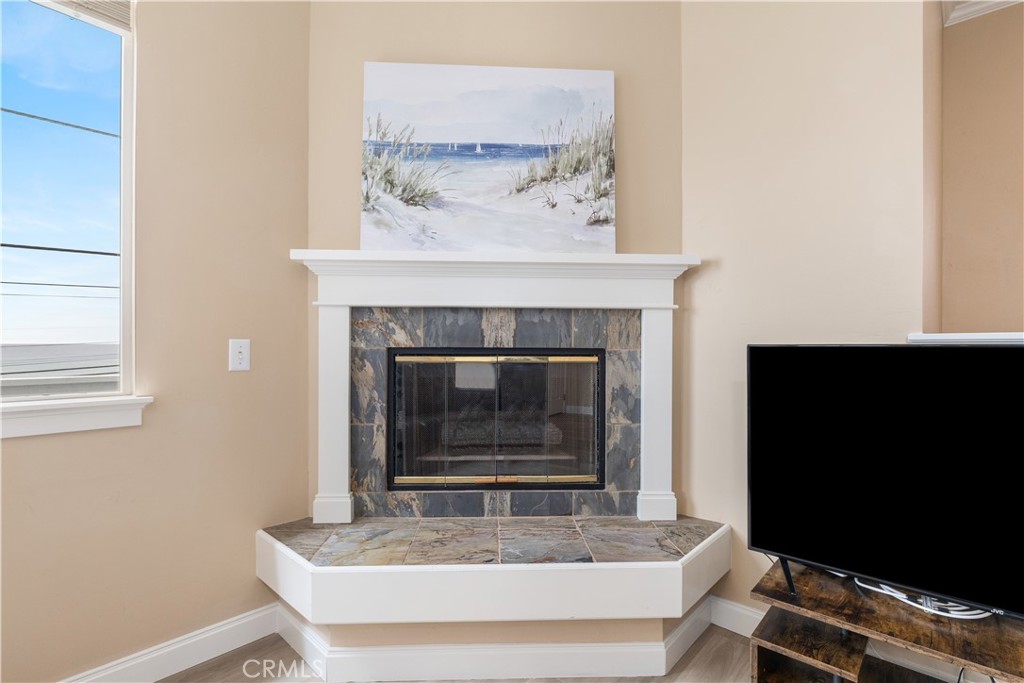 3441 Ocean Boulevard Cayucos, CA 93430 - Photo 6 of 43 Gas fireplace.