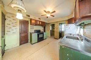 52 Herman Street Springfield, MA 01108 - Photo 12 of 37