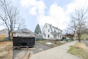 52 Herman Street Springfield, MA 01108 - Photo 4 of 37