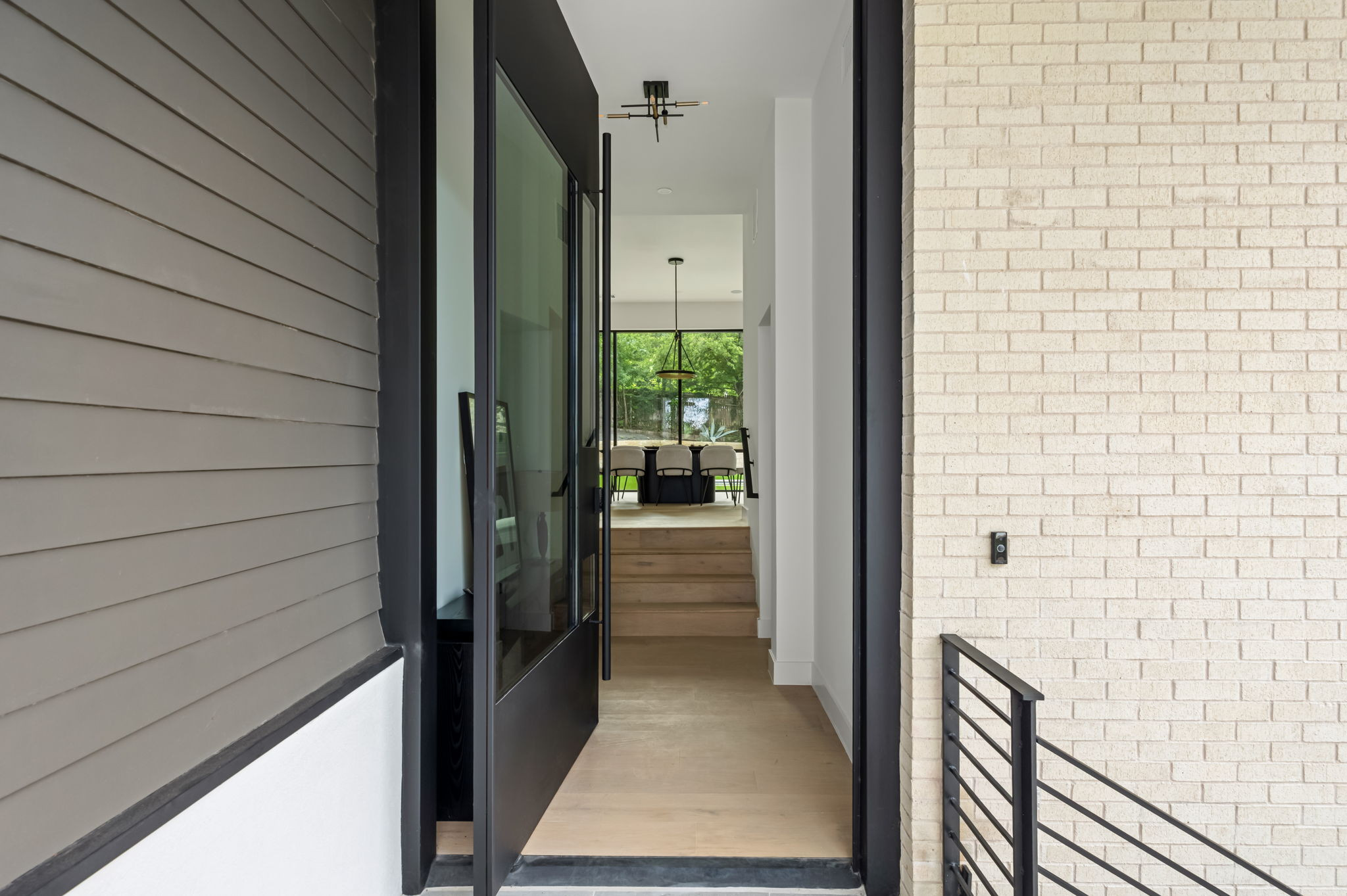 1102 Summit Street Austin, TX 78741 - Photo 5 of 32