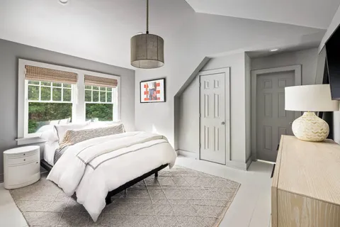 $2,995,000 | 32 Deep 6 Drive, East Hampton, NY 11937