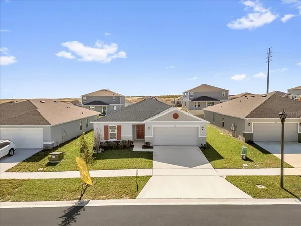 $322,565 | 560 Mahogany Way, Dundee, FL 33898