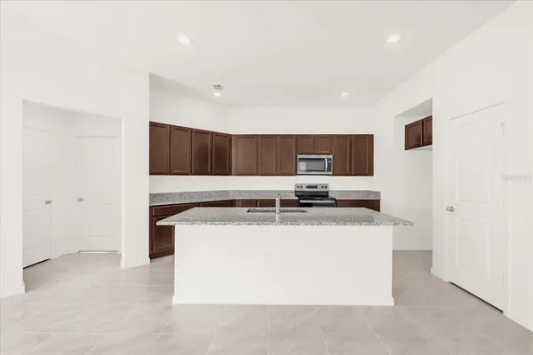 $322,565 | 560 Mahogany Way, Dundee, FL 33898