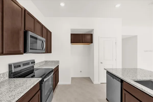 $322,565 | 560 Mahogany Way, Dundee, FL 33898