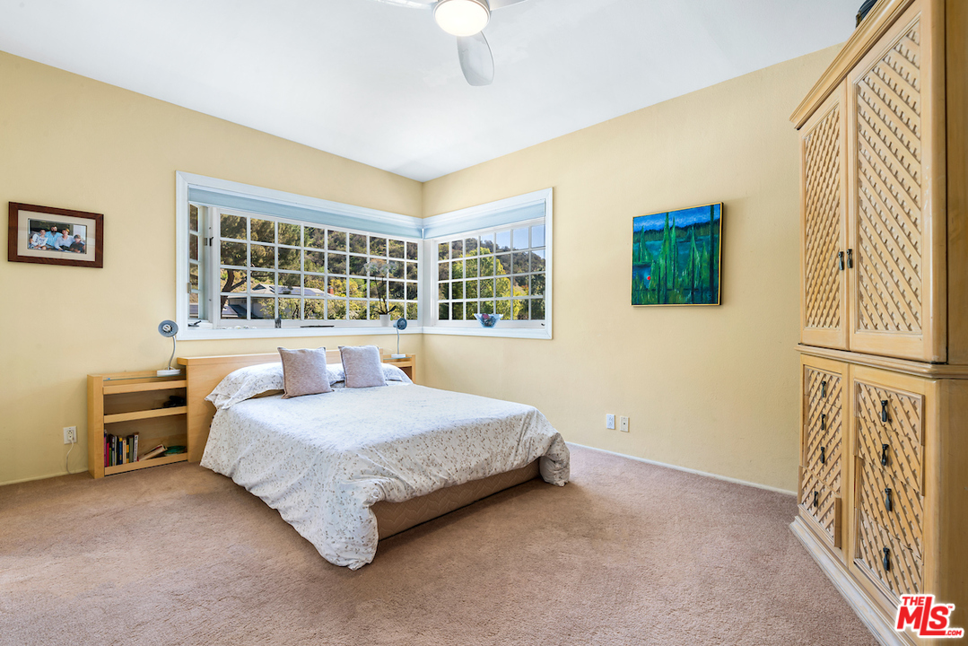 1901 Roscomare Road Los Angeles, CA 90077 - Photo 3 of 23