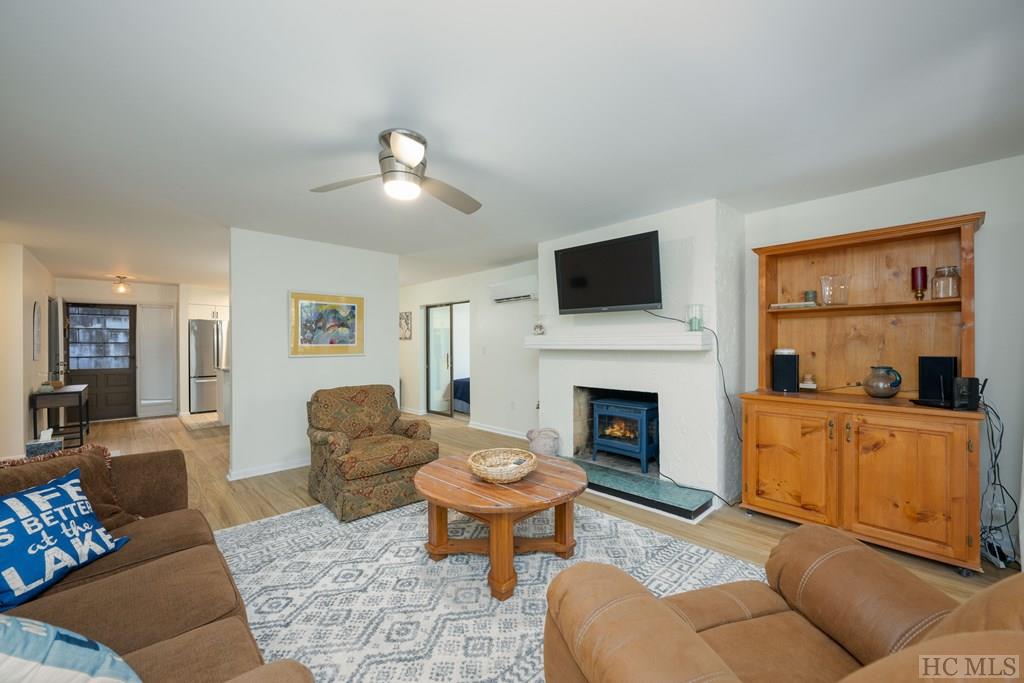 435-1B Overlook Road, Unit 1B Sapphire, NC 28774 - Photo 17 of 53 Gallery Image 17