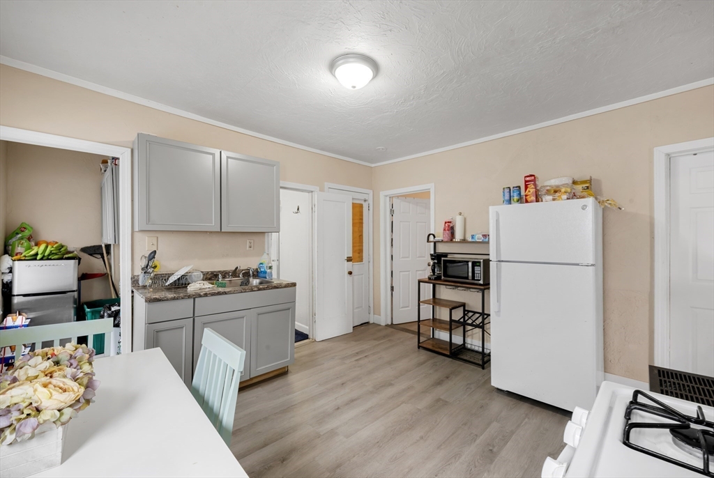 20 Mott Street Worcester, MA 01604 - Photo 13 of 26