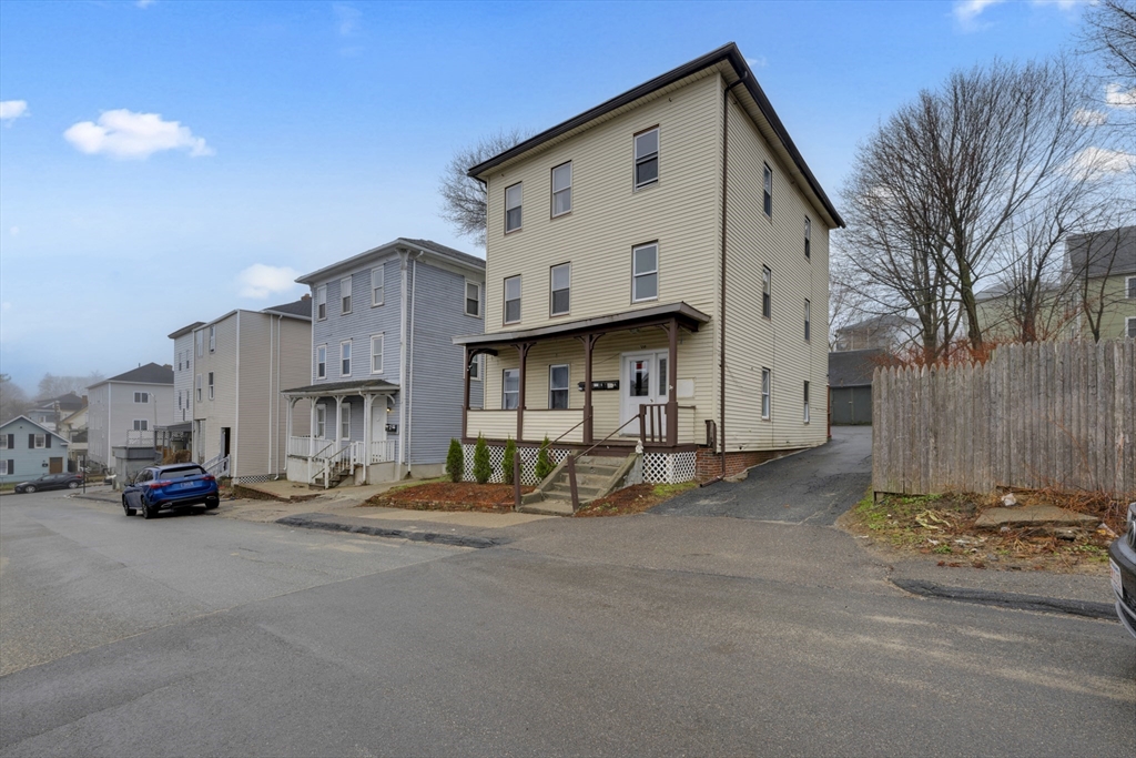 20 Mott Street Worcester, MA 01604 - Photo 2 of 26