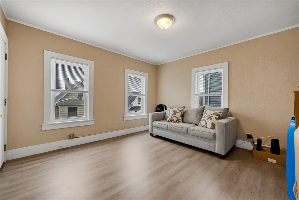 20 Mott Street Worcester, MA 01604 - Photo 3 of 26