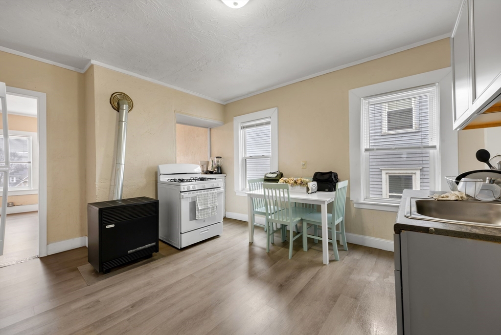 20 Mott Street Worcester, MA 01604 - Photo 4 of 26