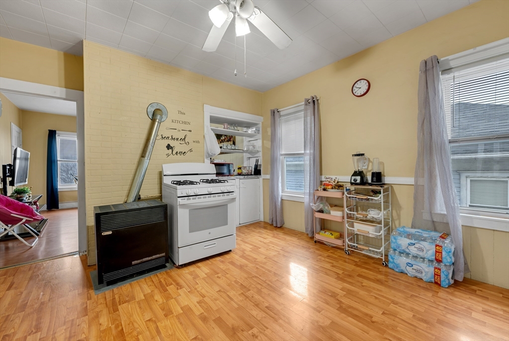 20 Mott Street Worcester, MA 01604 - Photo 8 of 26