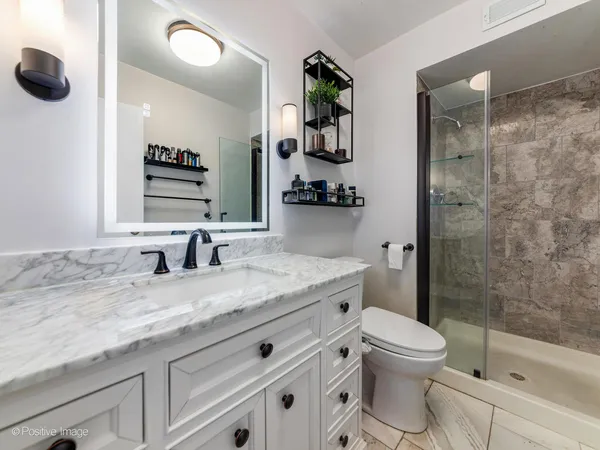 $449,900 | 6007 North Sheridan Road, Unit 14D, Chicago, IL 60660