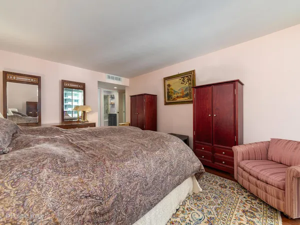 $449,900 | 6007 North Sheridan Road, Unit 14D, Chicago, IL 60660