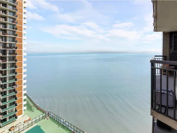 $449,900 | 6007 North Sheridan Road, Unit 14D, Chicago, IL 60660
