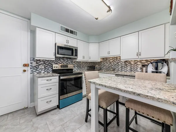 $449,900 | 6007 North Sheridan Road, Unit 14D, Chicago, IL 60660